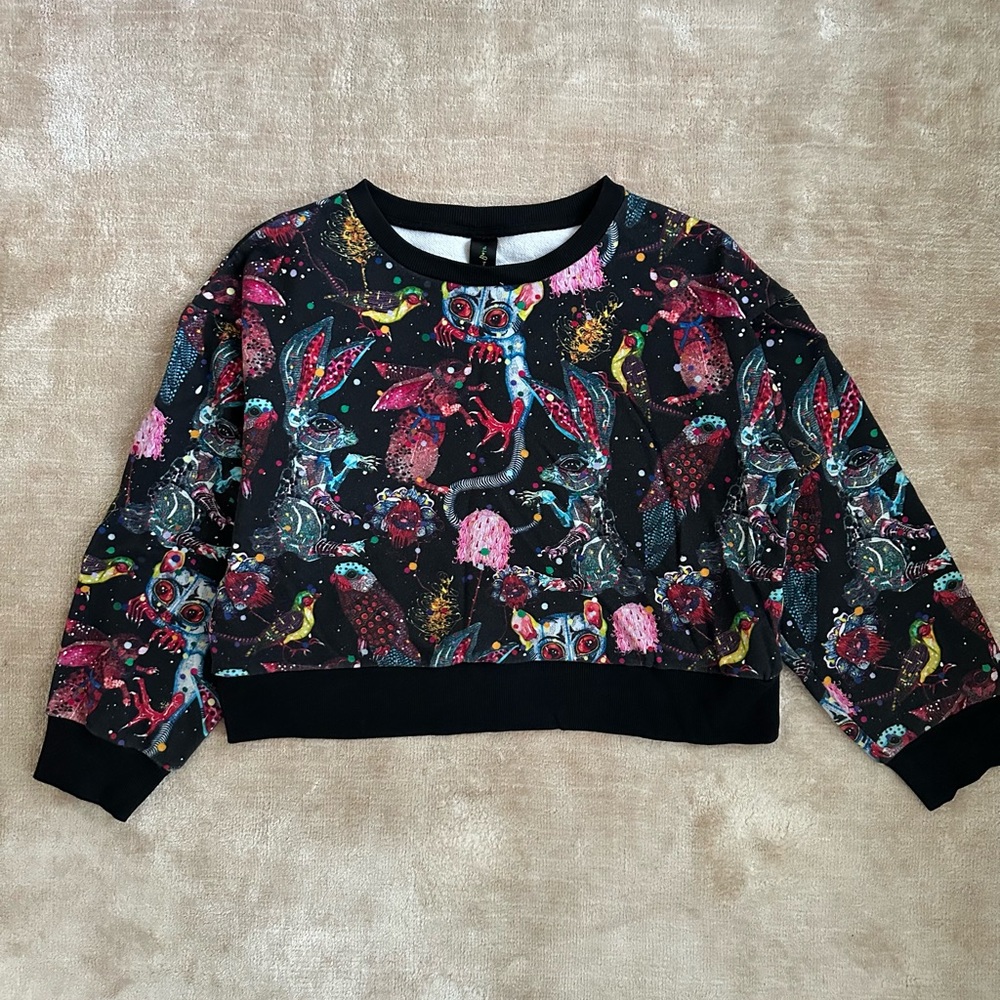Romance was born x del Kathryn Barton magical creatures cropped sweatshirt